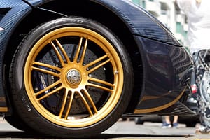 yellow carbon fiber lined wheels